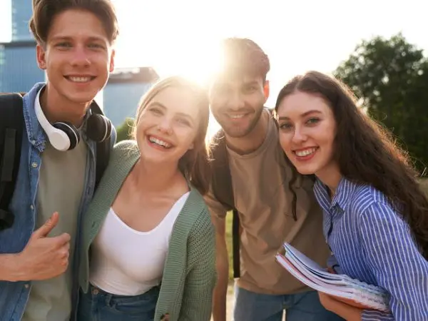 4 studenti felici